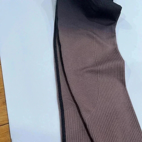 Victoria’s Secret Pink Active leggings Ombré with back inside phone pocket - Picture 11 of 11